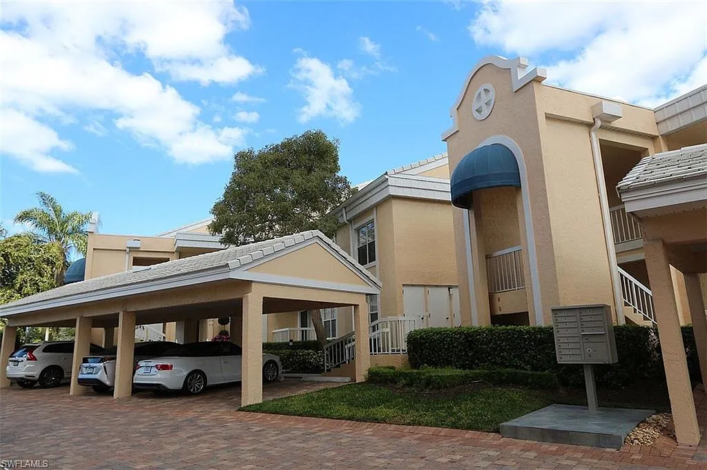 2 bed, 2.0 bath, 1458 sqft, $12,500 — Photo 2