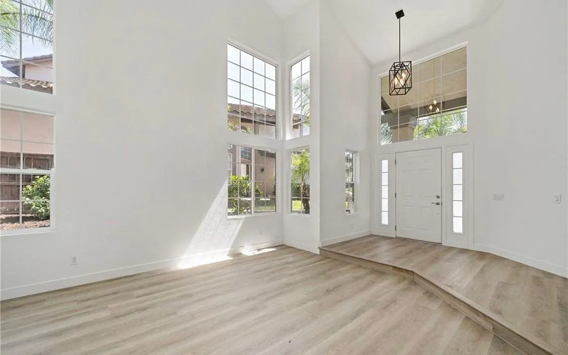 42012 Dahlia Way — Photo 3