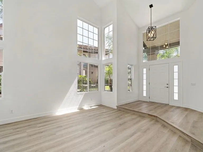 42012 Dahlia Way — Photo 3