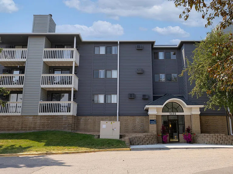The Views of Minnetonka — Photo 21