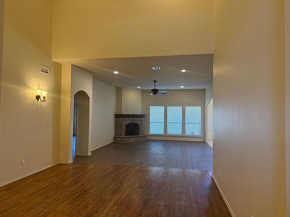 3rd image of 4605 N Narcissus Ave
