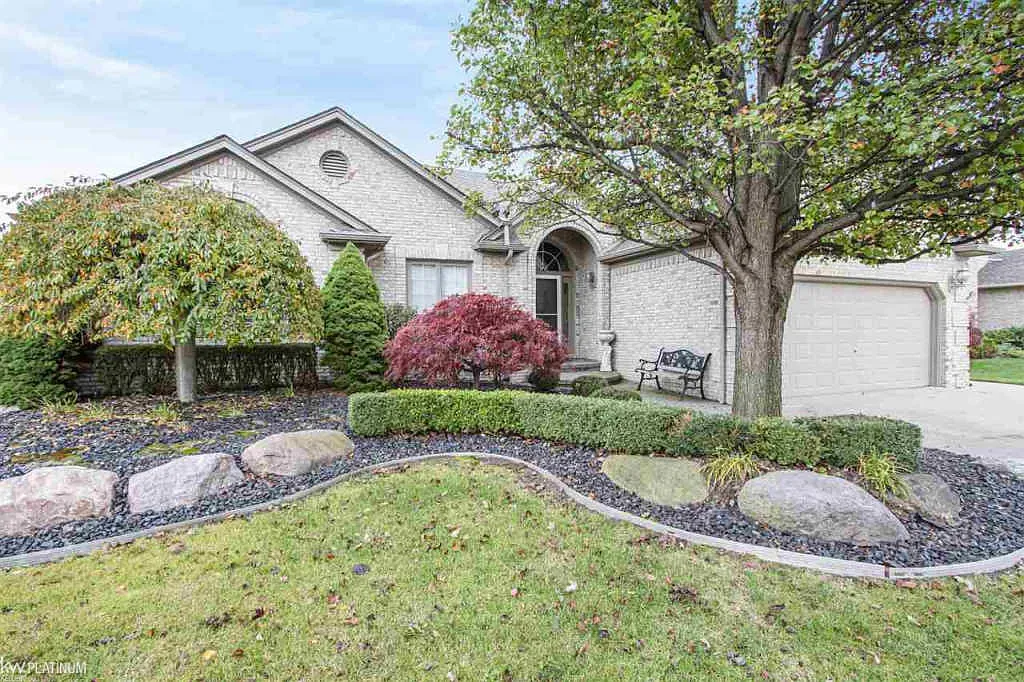 48772 Southway Dr photo 1