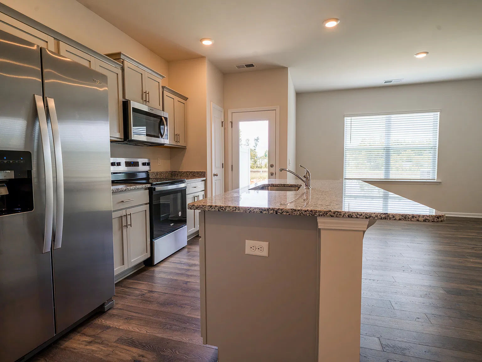 3 bed, 1429 sqft, $1,650 — Photo 4
