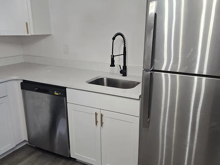 815 Saint Charles Dr — Photo 3