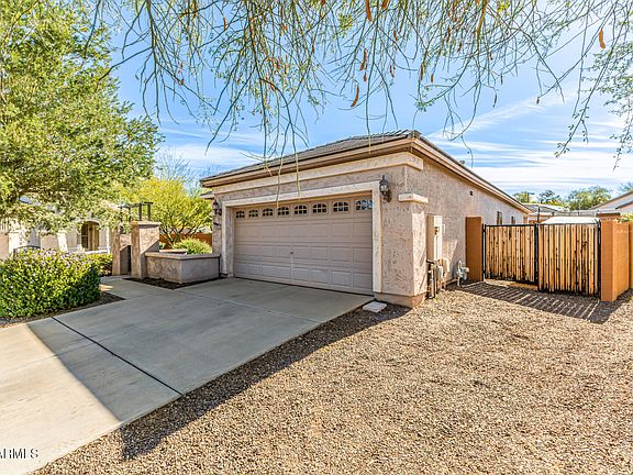 3rd image of 26109 W RUNION Drive