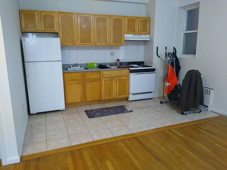 1st image of 2-116-23 Jamaica Ave #2