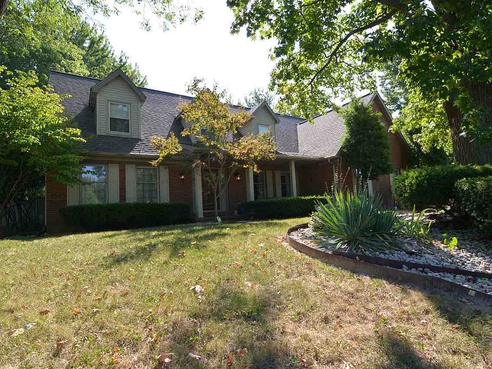 1st image of 3300 Woodview Dr