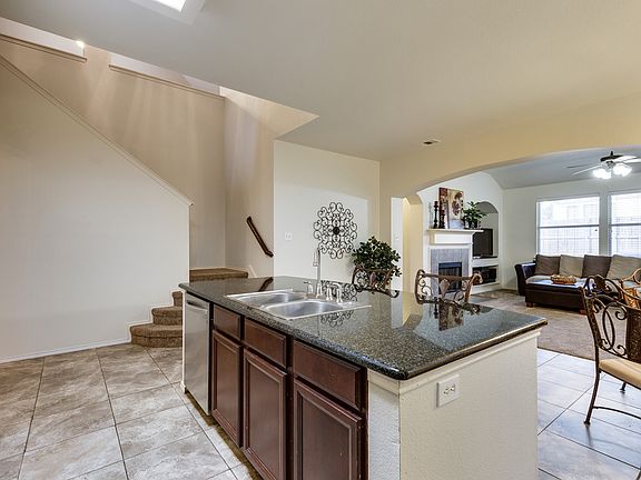 3rd image of 3725 Sunset Hills Dr