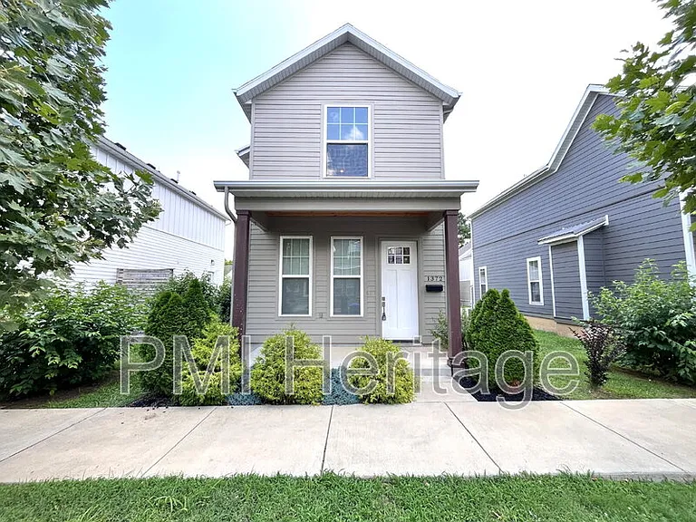 1372 S Duncan Ave — Photo 1