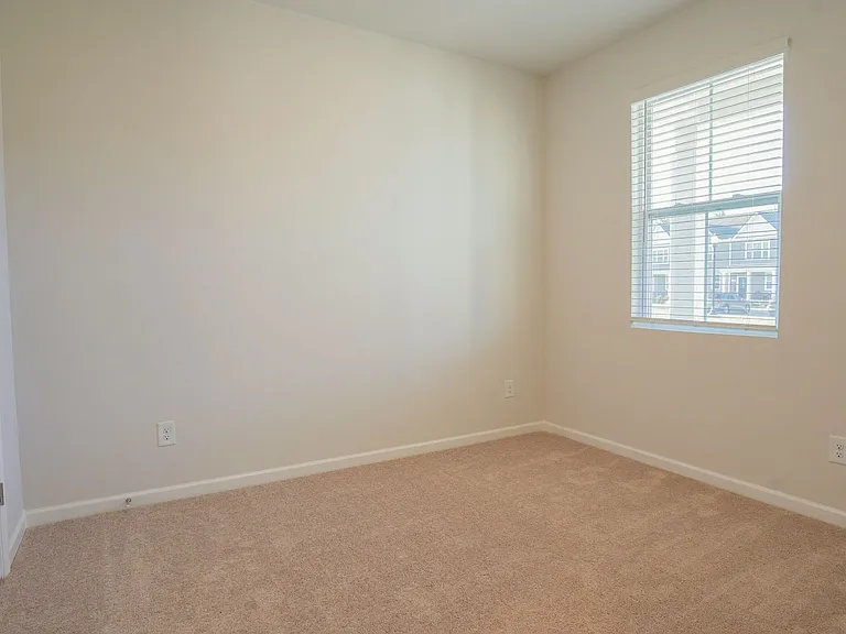 129 Cecil Rd — Photo 22
