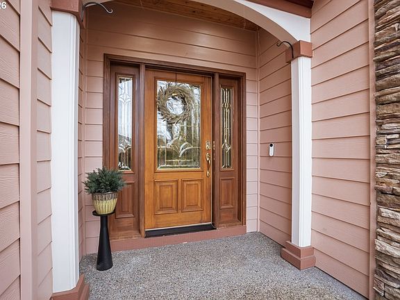 3rd image of 1402 Begonia Ave
