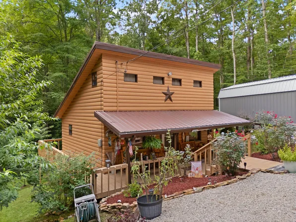 66 Raymond Dr, Wellington, KY 40387