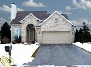 16307 Quail Ridge Ct, Fenton, MI 48430