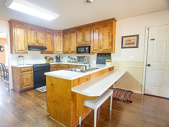 3rd image of 126 Kensington Dr