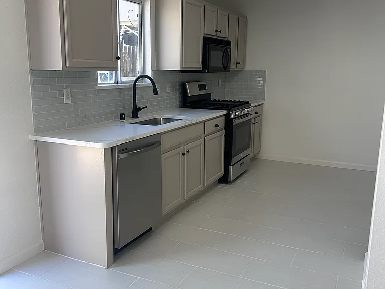 4119 Logan Rd NW — Photo 6