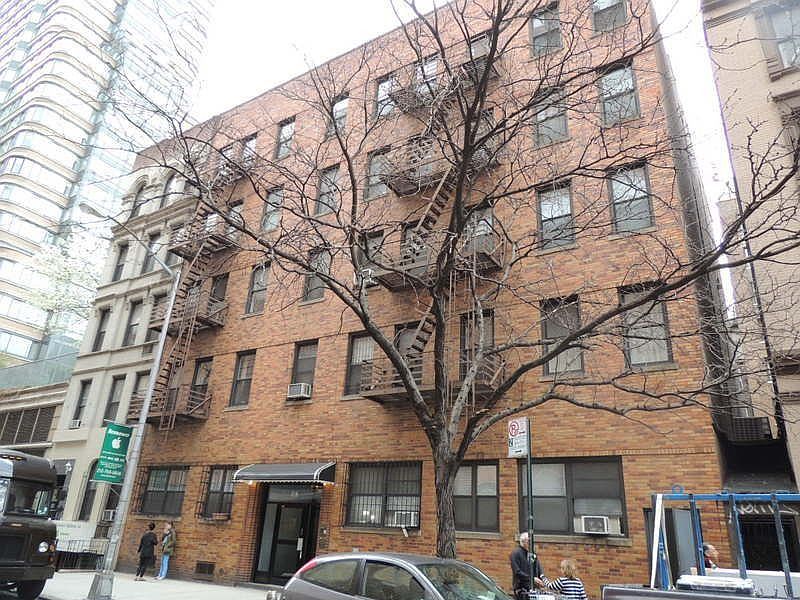 1st image of 107 W 68th St APT 1D