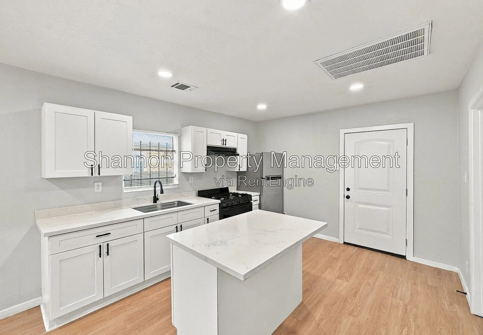 2 bed, 1.0 bath, 800 sqft, $1,500 — Photo 1