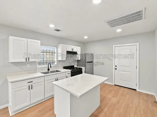 2903 Burkett St, Houston, TX 77004