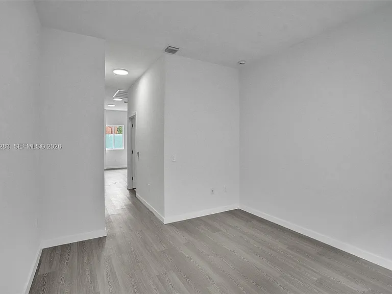 1567 NW 1st St #3 — Photo 15