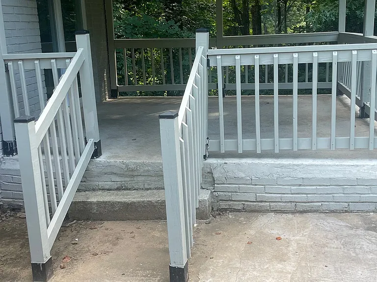 320 Whitworth Dr SW — Photo 2