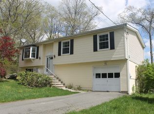 4 Moccasin Trl, Lake Hopatcong, NJ 07849