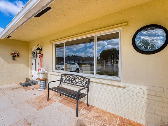 3rd image of 837 W Plantation Circle