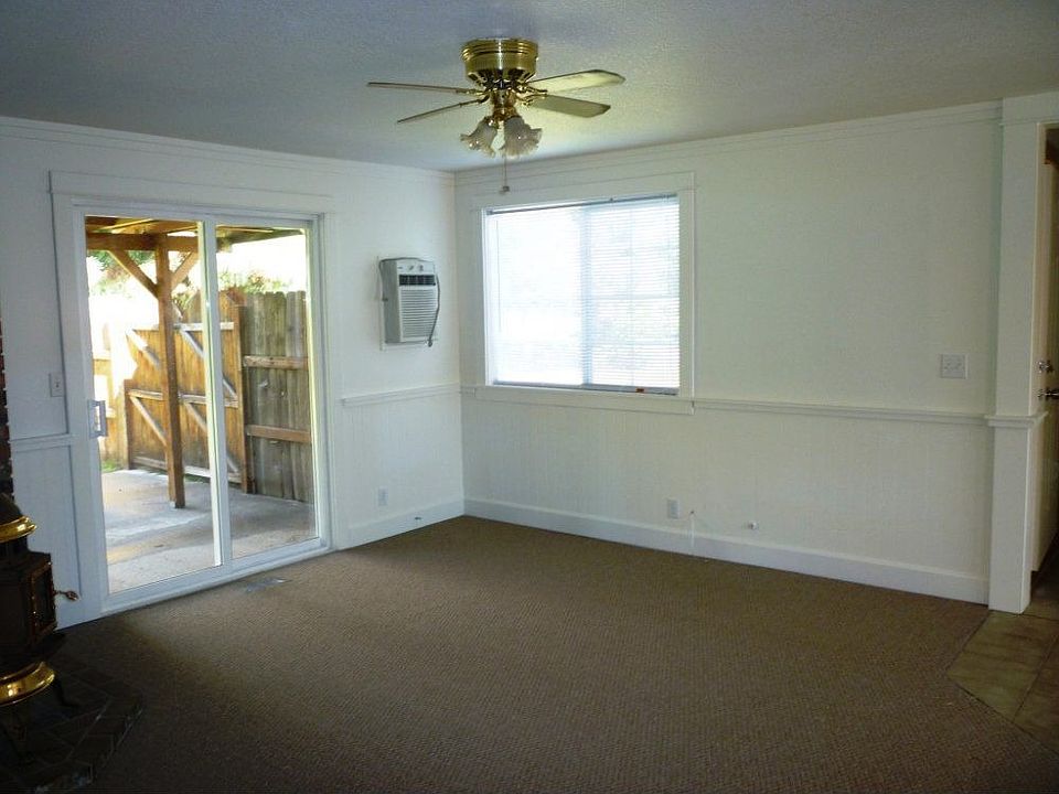 2nd image of 1833 NE Monterey Ave