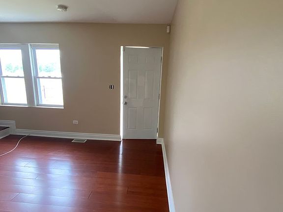 2nd image of 6005-6011 Columbia Ave #6007