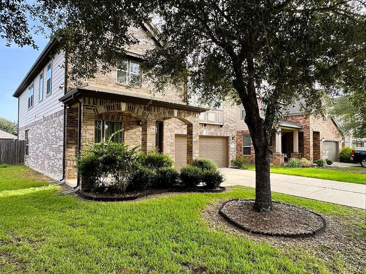 5 bed, 3.0 bath, 3327 sqft, $2,950 — Photo 3