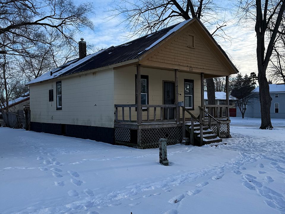 1st image of 302 N Oakley St