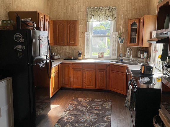 5th image of 109 S Main St APT 3