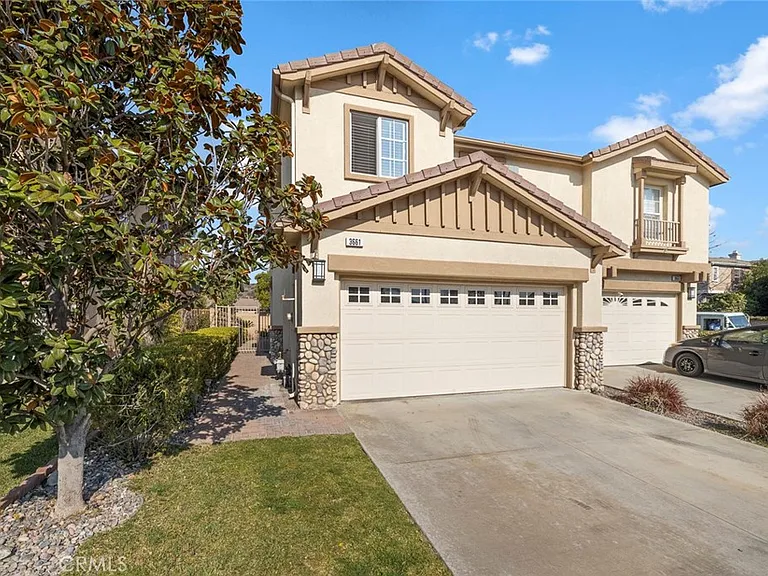 3661 Hawks Dr — Photo 2
