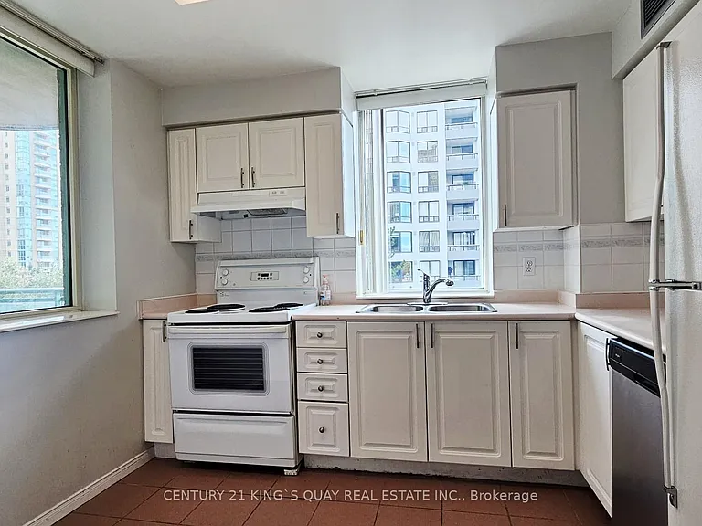 28 Pemberton Ave #500 — Photo 13