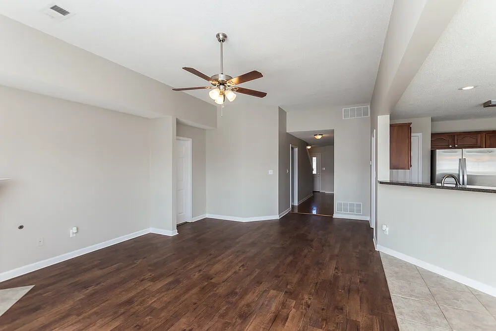 4 bed, 3.0 bath, 2300 sqft, $2,280 — Photo 3