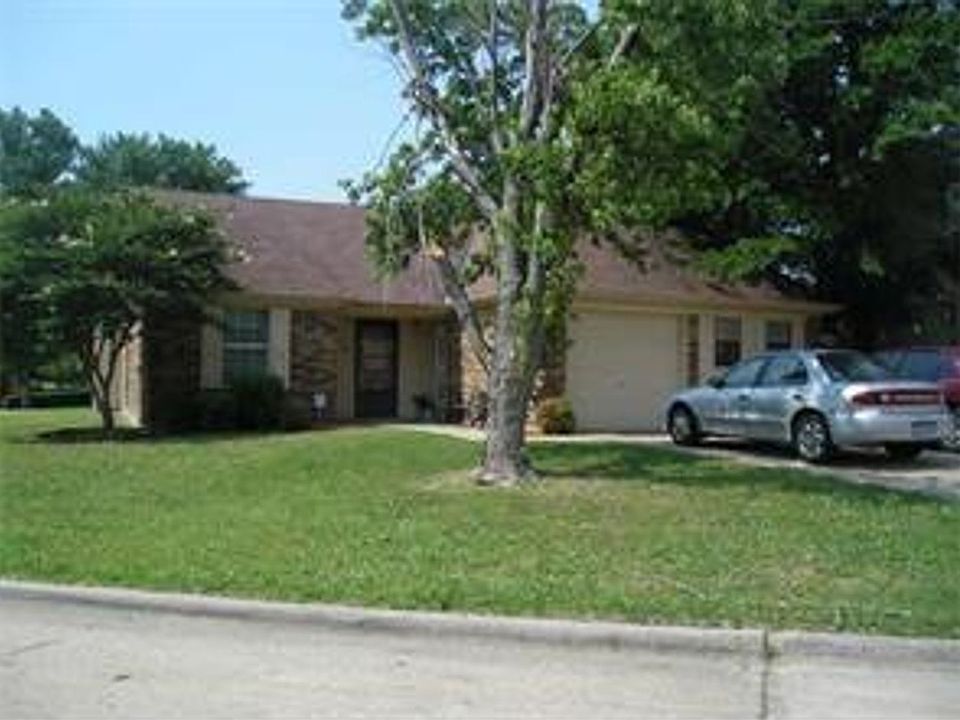 1st image of 210 Spanish Moss Dr