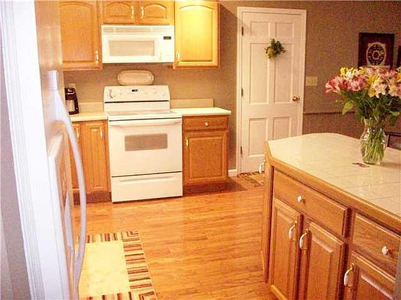 5th image of 547 N Ashford Dr