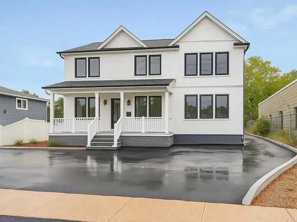 437 Sunrise Hwy APT 2, West Babylon, NY 11704