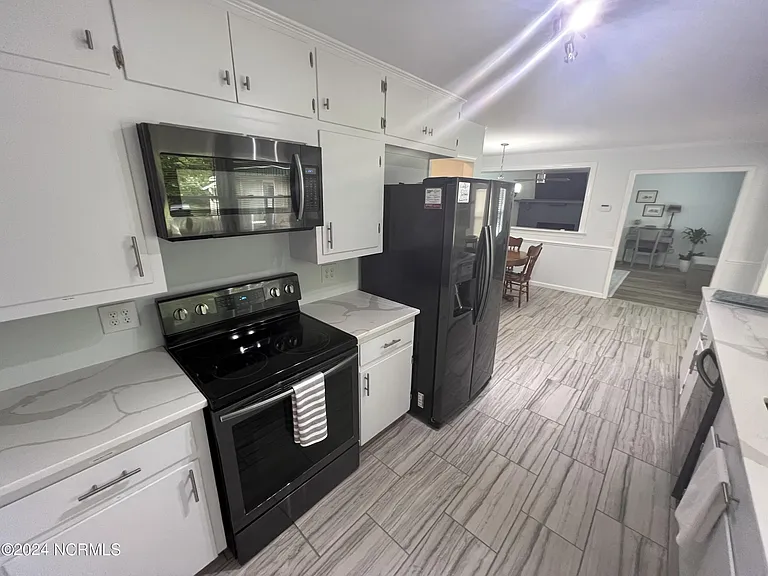 518 Rose Ave — Photo 4