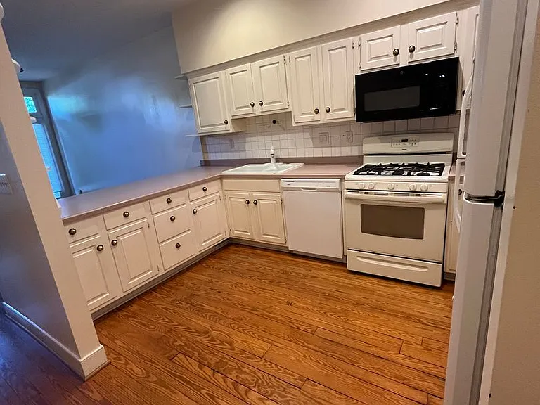 126 N Payne St — Photo 5