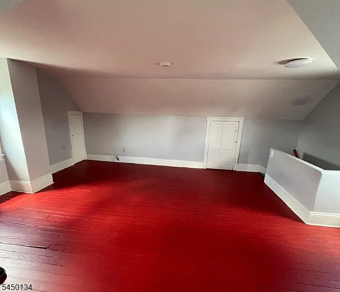 3 bed, 1.0 bath, $2,050 — Photo 4