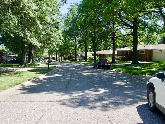 4th image of 725 Sierra Dr