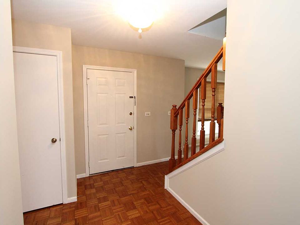1st image of 157 W Harbor Dr