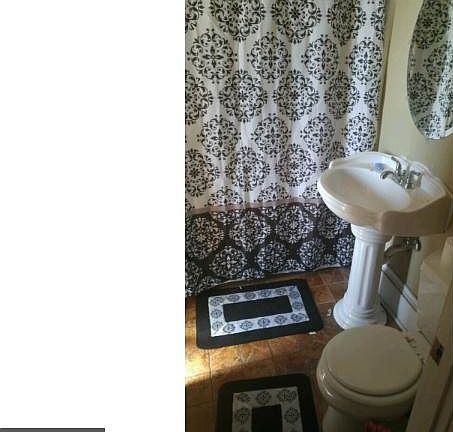 5th image of 2035 Willow Ave N