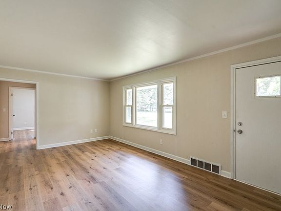 5th image of 5567 Valley Ln