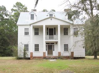 916 Pinckney St, Mc Clellanville, SC 29458