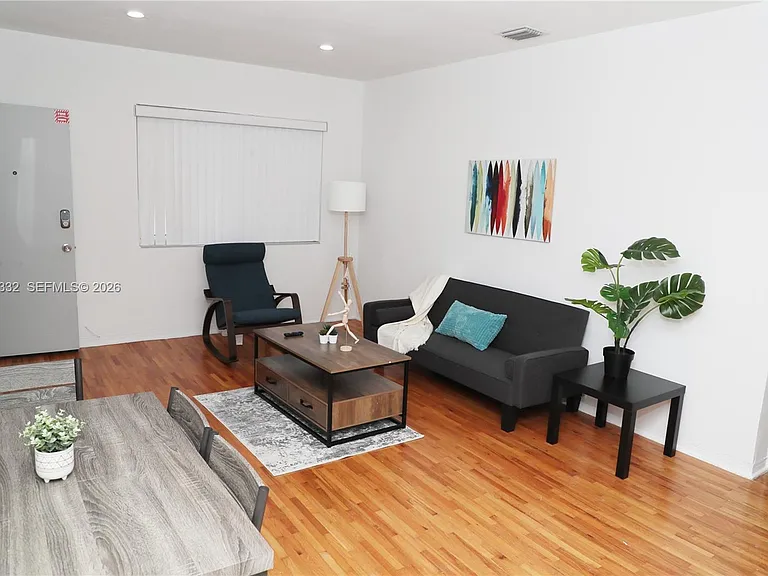 215 Antilla Ave #4 — Photo 2