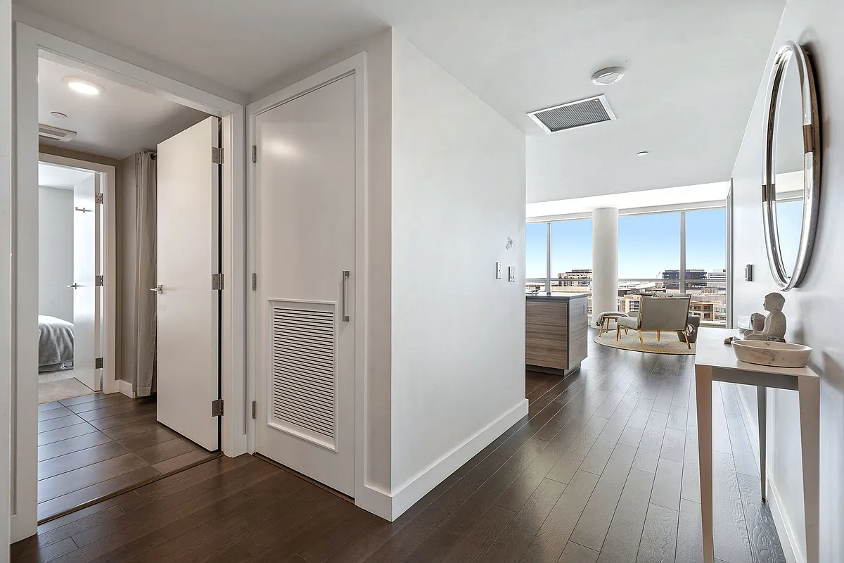 Condo photos of a unit 3 floors above. Same floor plan as Arden 1202L.
Unit photos coming soon. - 718 Long Bridge St #1202L