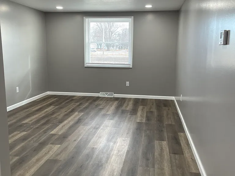 105 N Chestnut St — Photo 8
