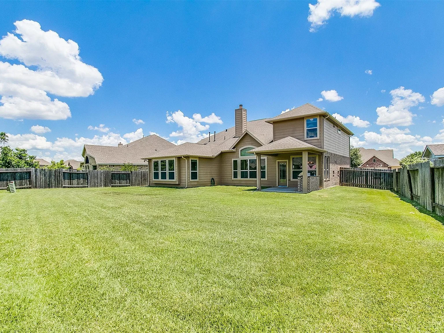 4 bed, 2.5 bath, 2827 sqft, $3,250 — Photo 3