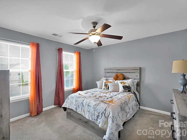 106 Ashton Dr — Photo 8